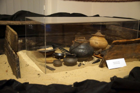 Fragment ekspozycji  - rekonstrukcja grobu komorowego