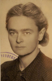 Dr Maria Skibniewska - fotografie ze zbiorów rodzinnych, fragment ekspozycji